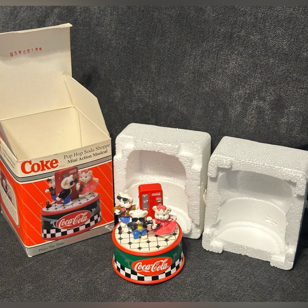 Coca-Cola 1994 Pop Hop Soda Shoppe Mini Action Musical Figurine